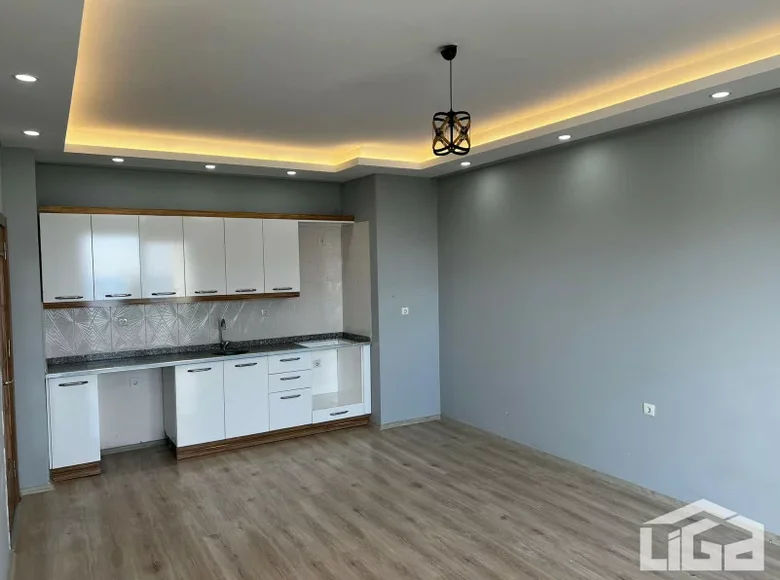 Mieszkanie 2 pokoi 75 m² Erdemli, Turcja