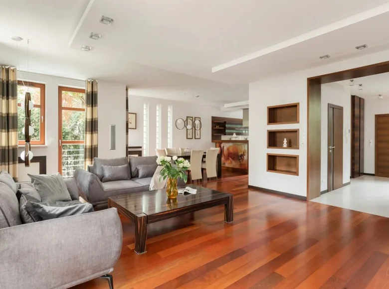 Дом 4 комнаты 258 м² в Варшаве, Польша