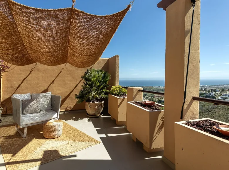 Mieszkanie 2 pokoi 103 m² Benahavis, Hiszpania