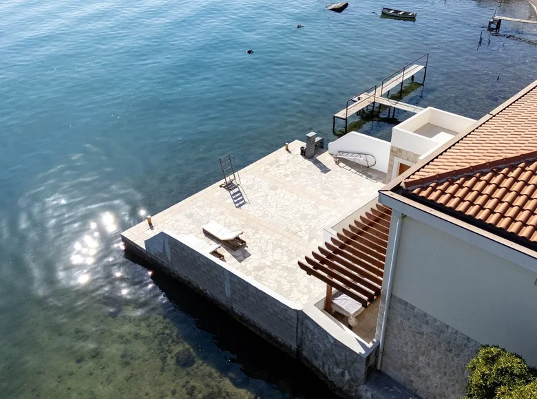 Villa de 6 habitaciones 110 m² Bijela, Montenegro