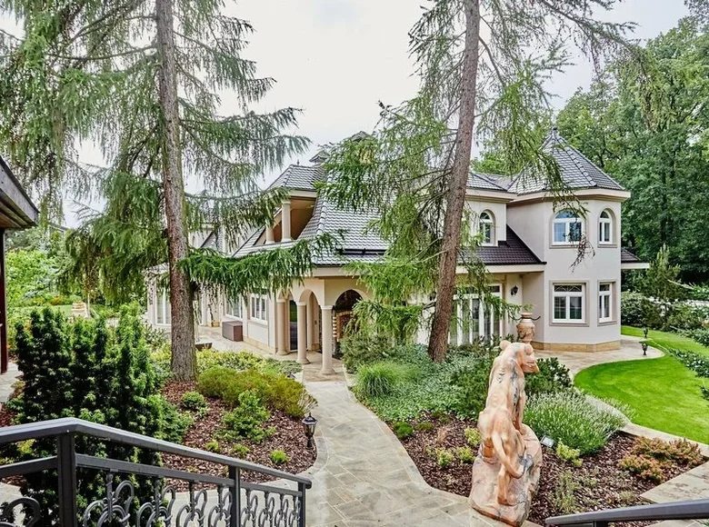 4 bedroom house 1 341 m² Capital City of Prague, Czech Republic