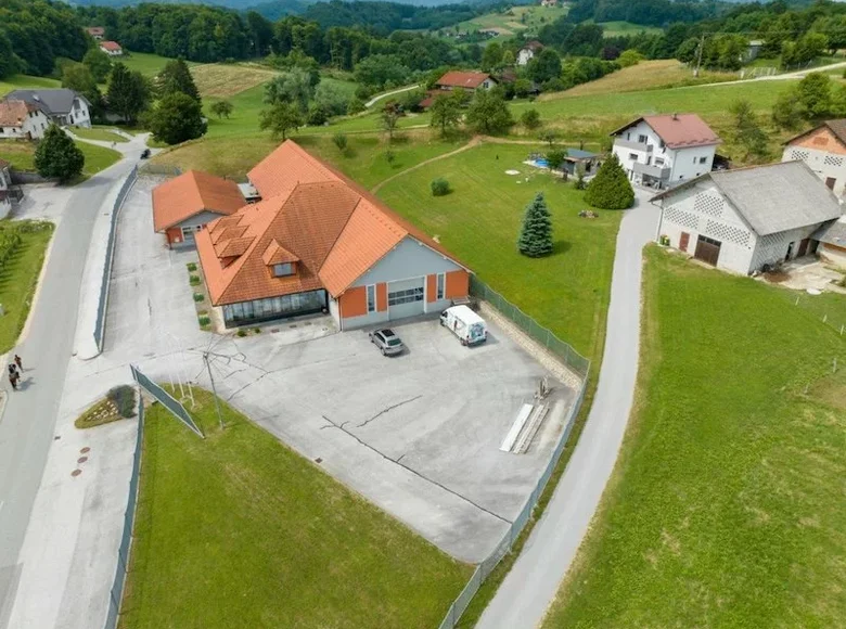 Commercial property 1 160 m² in Kozje, Slovenia