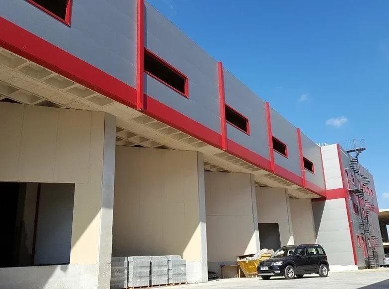 Warehouse 4 859 m² in Aradippou, Cyprus