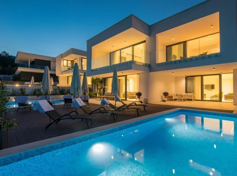 3 bedroom villa 247 m² Veprinac, Croatia