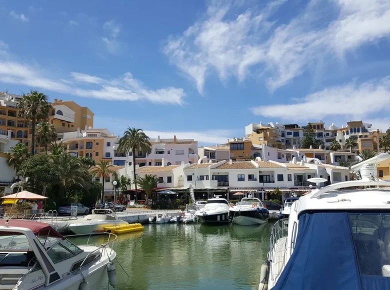 3 bedroom apartment 270 m² Artola, Spain