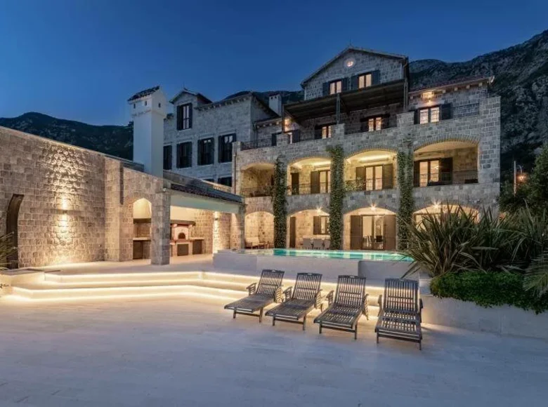 7-Schlafzimmer-Villa 554 m² Risan, Montenegro