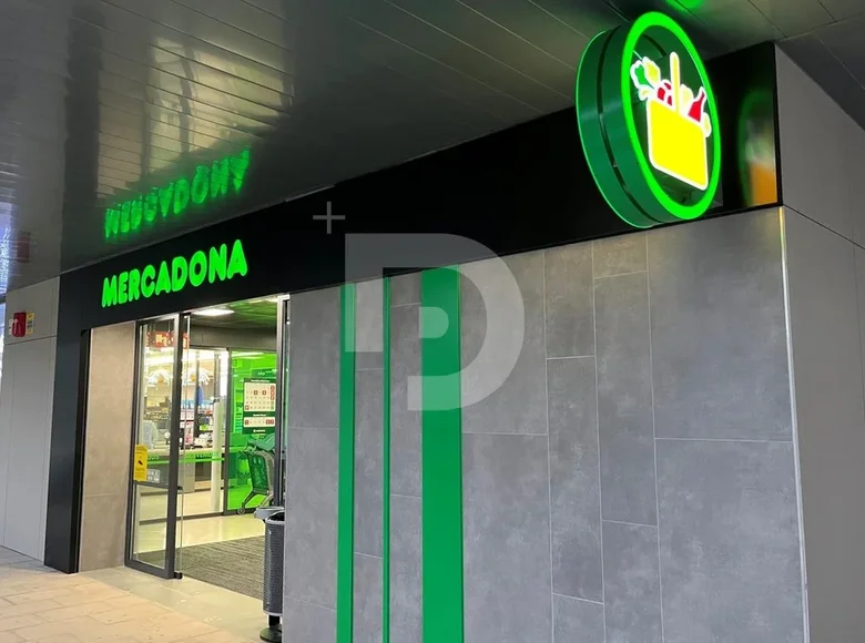 Shop 5 400 m² in Barcelona, Spain