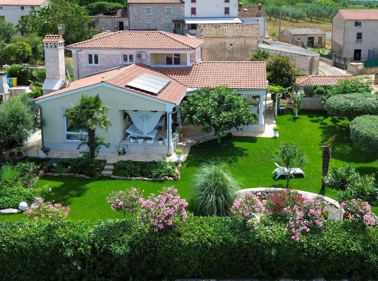3 bedroom villa 265 m² Grad Porec, Croatia