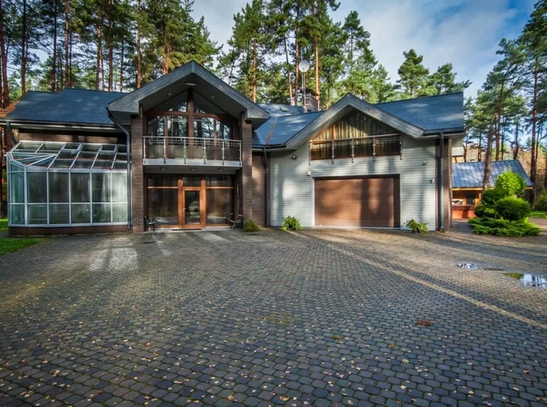 8 room house 554 m² in Jurmala, Latvia