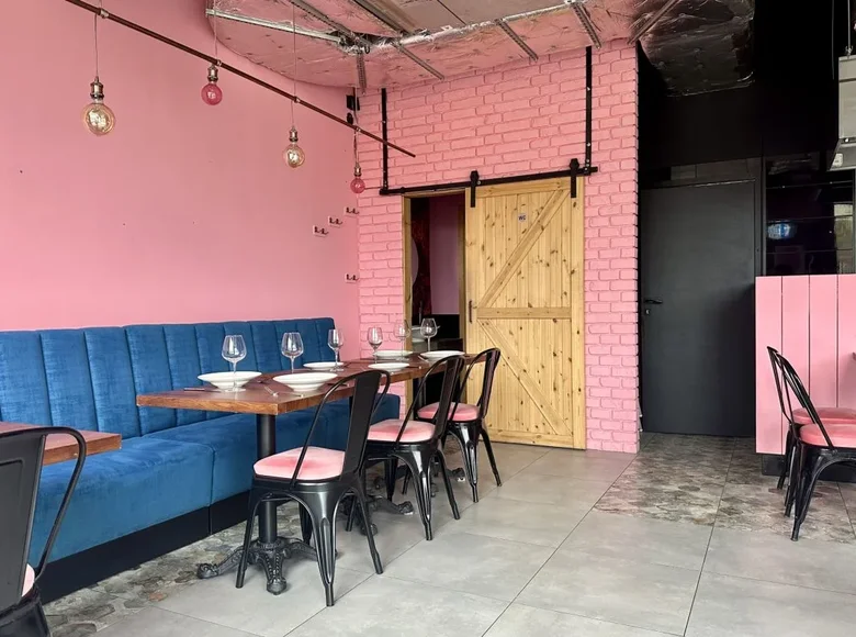 Commercial property 1 room 94 m² in Warsaw, Poland