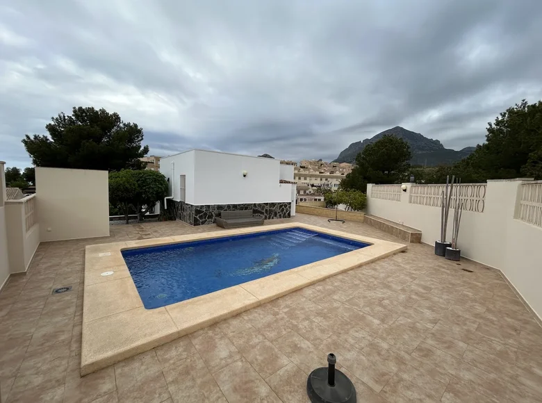 Willa 2 pokoi 168 m² La Nucia, Hiszpania