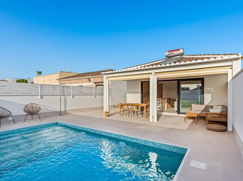 Villa de tres dormitorios 104 m² Torrevieja, Španjolska