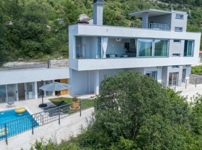 Haus 3 Schlafzimmer 220 m² Kavac, Montenegro