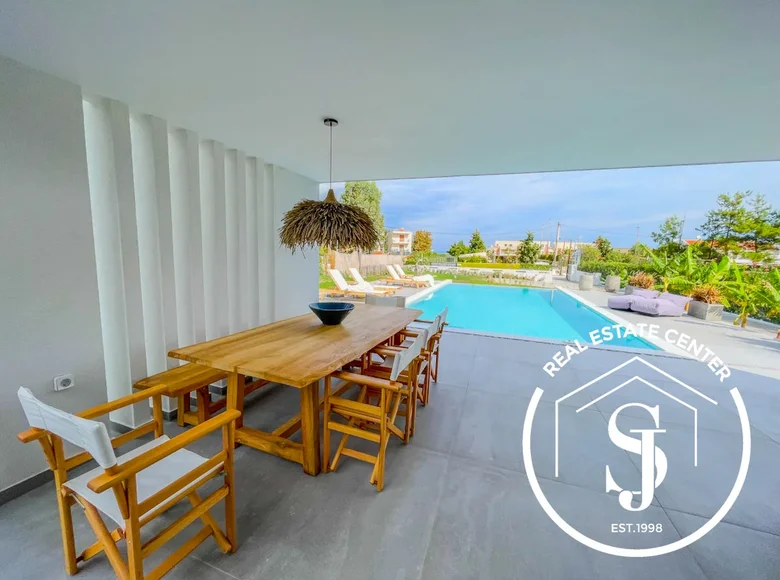 4-Schlafzimmer-Villa  Pefkochori, Griechenland