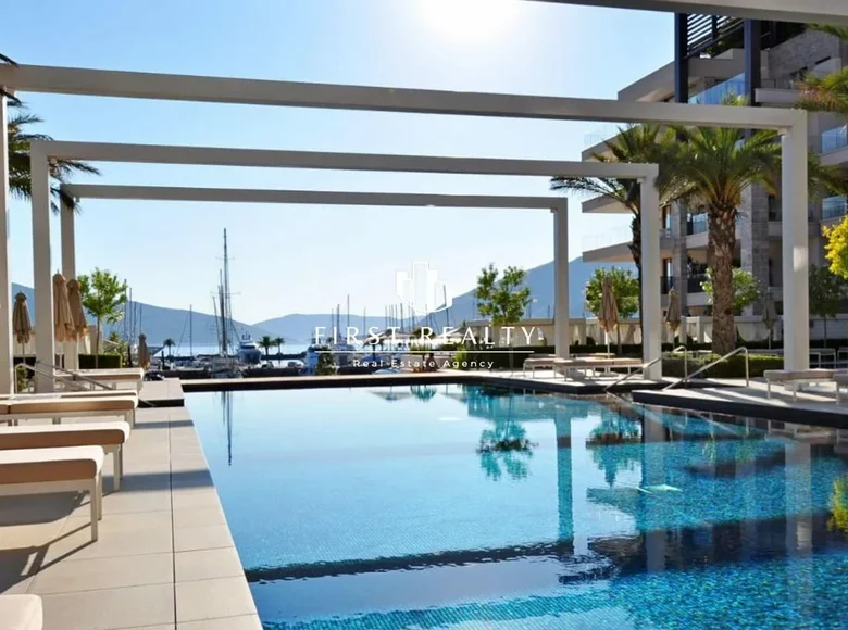 Apartamento 2 habitaciones 81 m² Tivat, Montenegro