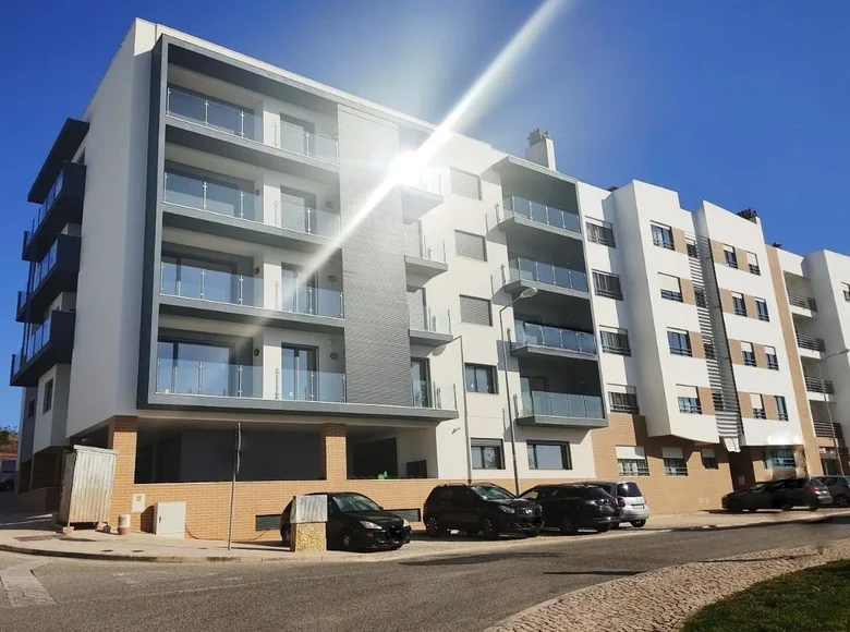 Mieszkanie 3 pokoi 140 m² Carcavelos, Portugalia