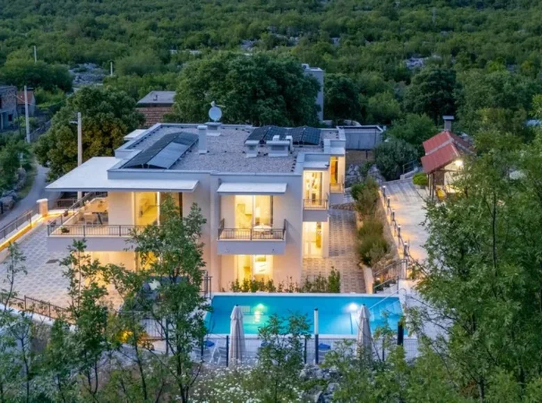 4 bedroom Villa 300 m² Makarska, Croatia