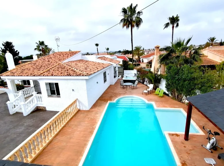 3 bedroom villa 900 m² Urbanizacion Dona Pepa, Spain