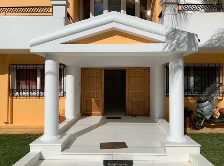 4-Schlafzimmer-Villa 470 m² Saronis, Griechenland