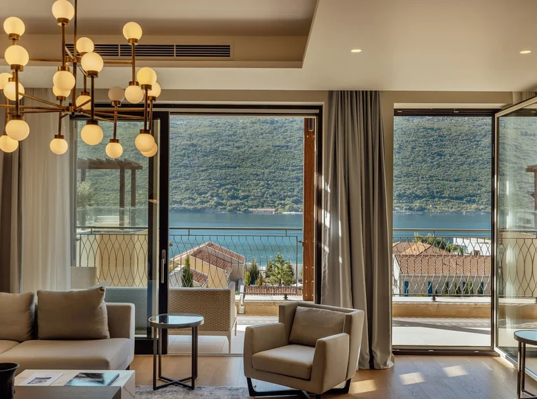 2 bedroom apartment 290 m² Kumbor, Montenegro
