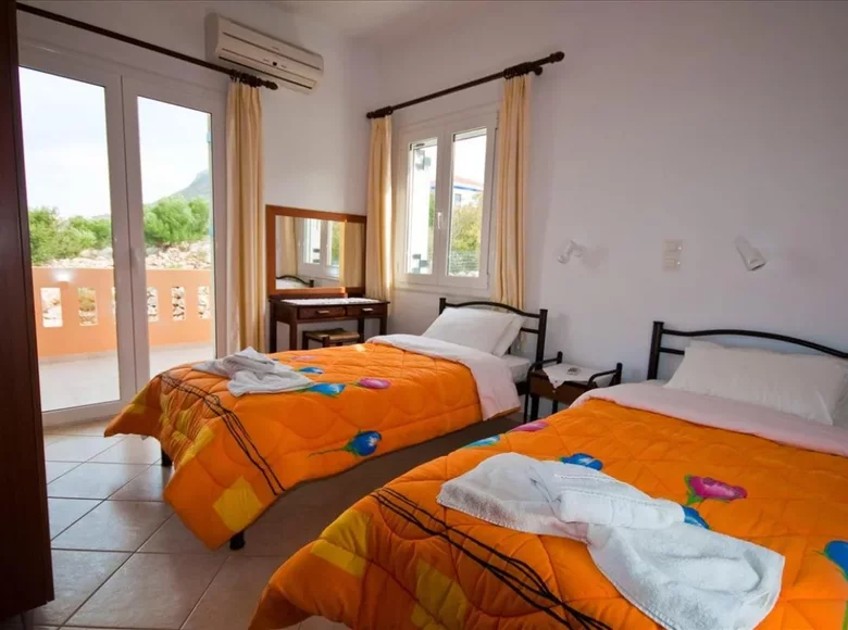 3 room villa  in Plaka, Greece