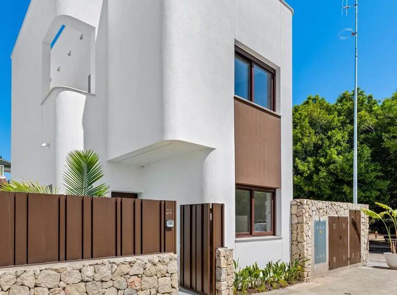 Villa de tres dormitorios 264 m² Urbanizacion Mil Palmeras, Španjolska