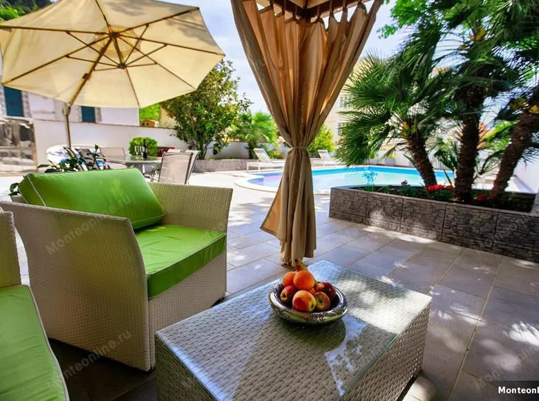 3 bedroom villa 380 m² Budva, Montenegro