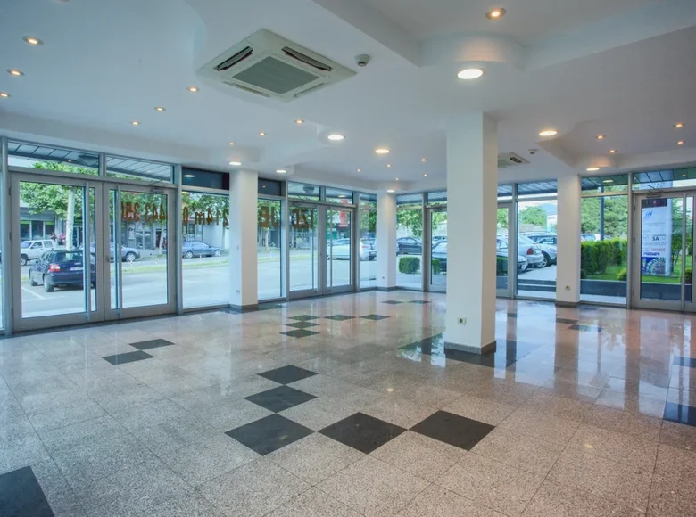 Коммерческое помещение 214 м² в Подгорице, Черногория