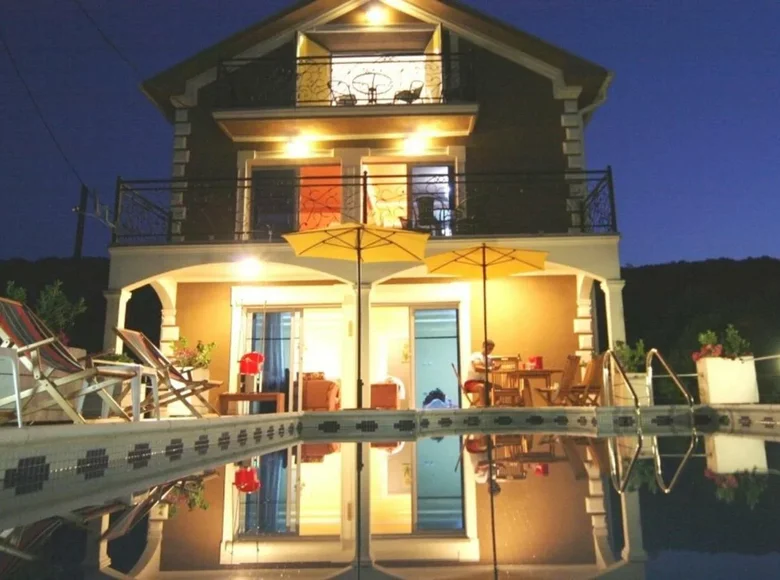 villa de 5 chambres 220 m² Krasici, Monténégro