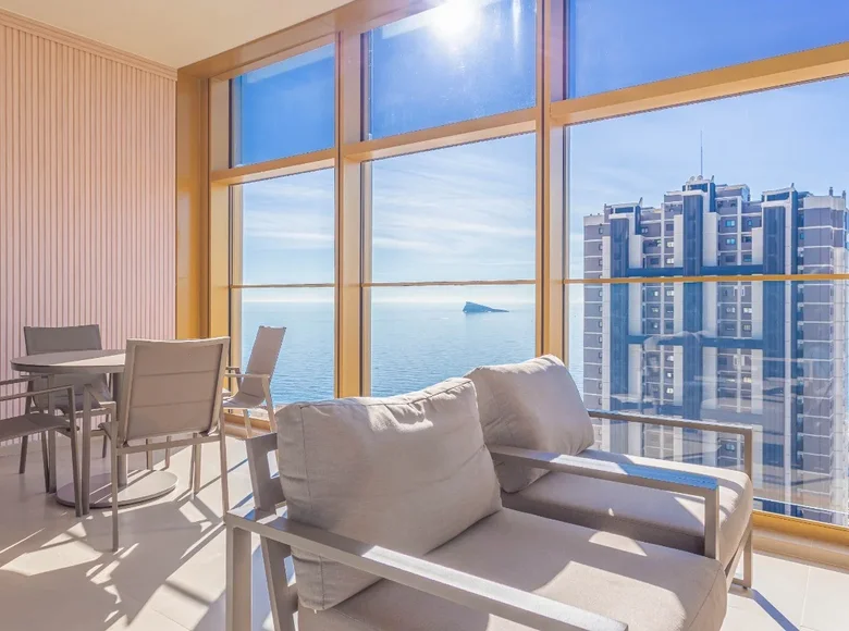 Mieszkanie 2 pokoi 96 m² Benidorm, Hiszpania