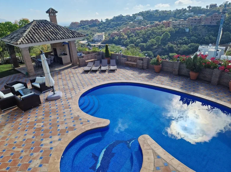 6 bedroom villa 477 m² Ojen, Spain