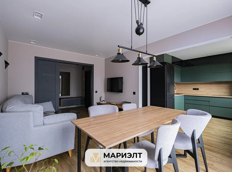 Wohnung 4 zimmer 101 m² Kalodziscanski sielski Saviet, Belarus