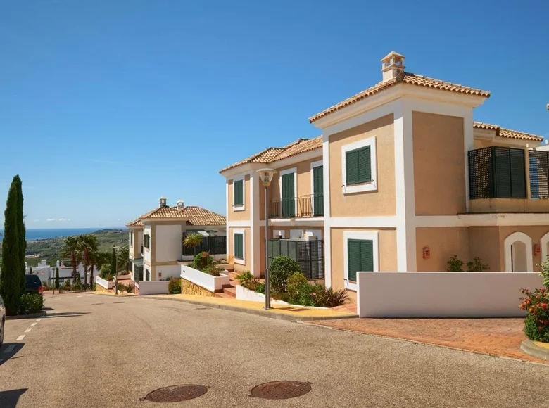 Mieszkanie 2 pokoi 85 m² Casares, Hiszpania