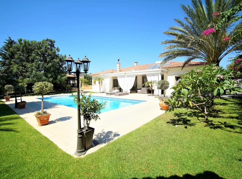 5 bedroom house 350 m² Kamares, Cyprus