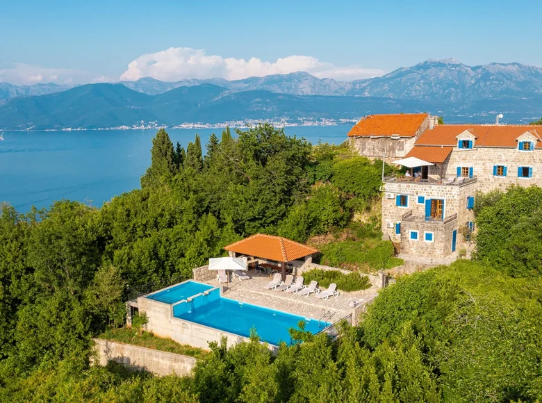 7 bedroom villa 263 m² Montenegro, Montenegro