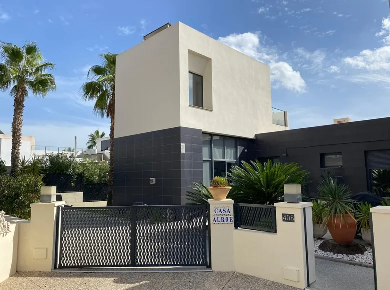 Villa de tres dormitorios 95 m² Orihuela, Španjolska
