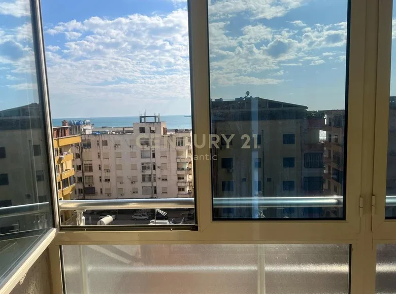 2+1+2 Apartment with 2 Balconies for Long-Term Rent in Plazh Hekurudha!