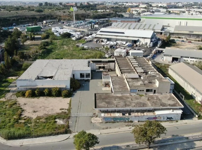 Entrepôt 2 545 m² à Latsia, Chypre