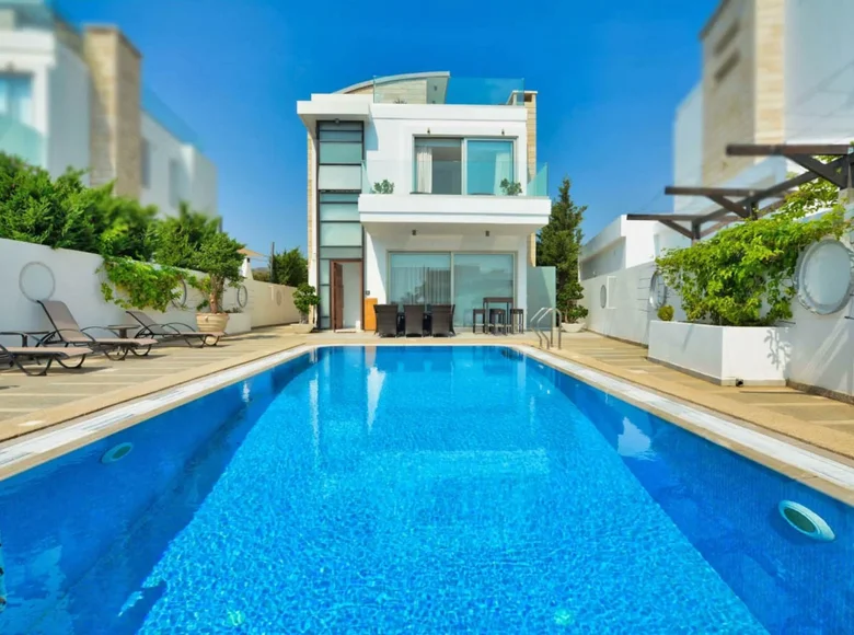 5 bedroom house 228 m² Paralimni, Cyprus