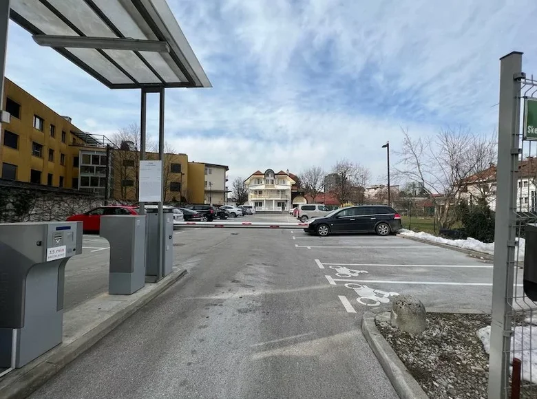 Производство 554 м² Upravna Enota Ljubljana, Словения