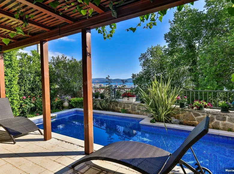 villa de 3 chambres 240 m² Tivat, Monténégro