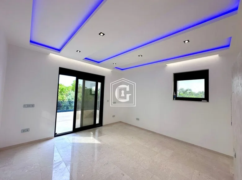 Дом 4 комнаты 210 м² Krimovice, Черногория