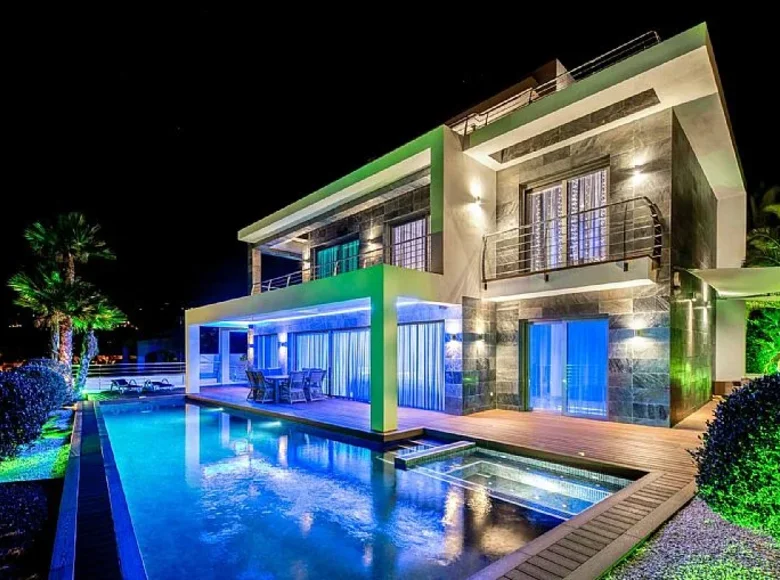 Villa de 4 dormitorios 440 m² Calpe, Španjolska