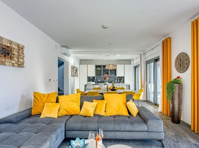 3 bedroom villa 260 m² Grad Porec, Croatia