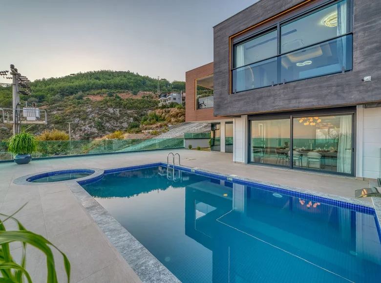 5-Schlafzimmer-Villa 300 m² Alanya, Türkei