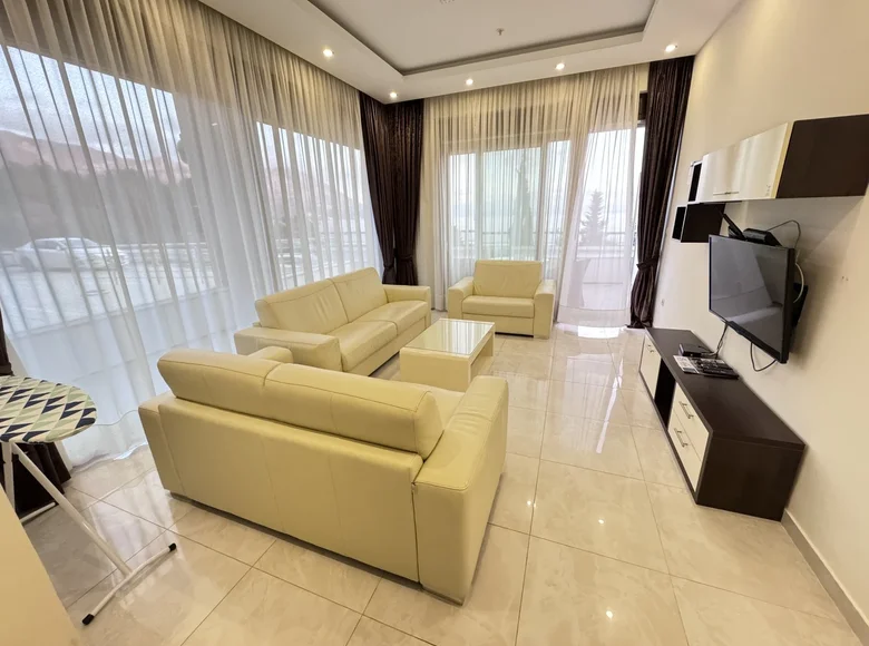 Mieszkanie 3 pokoi 90 m² w Becici, Czarnogóra