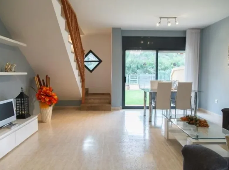 Mieszkanie 3 pokoi 160 m² Far, Hiszpania