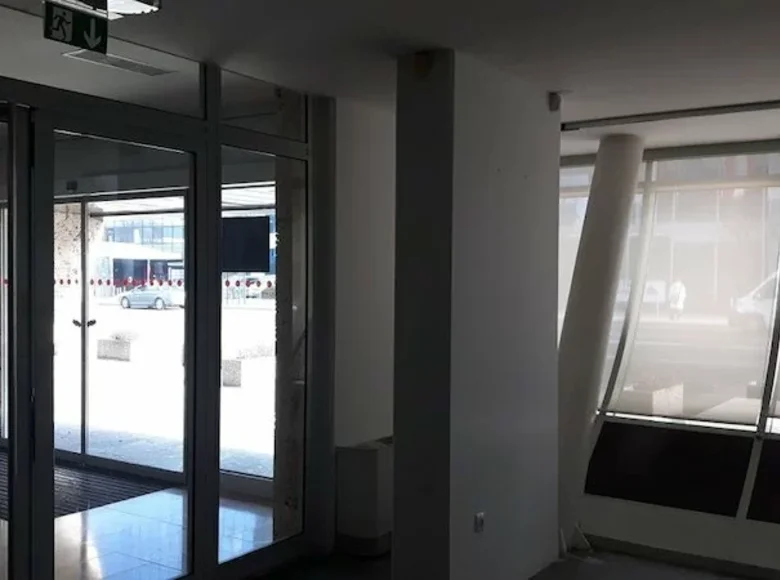 Магазин 145 м² Upravna Enota Ljubljana, Словения