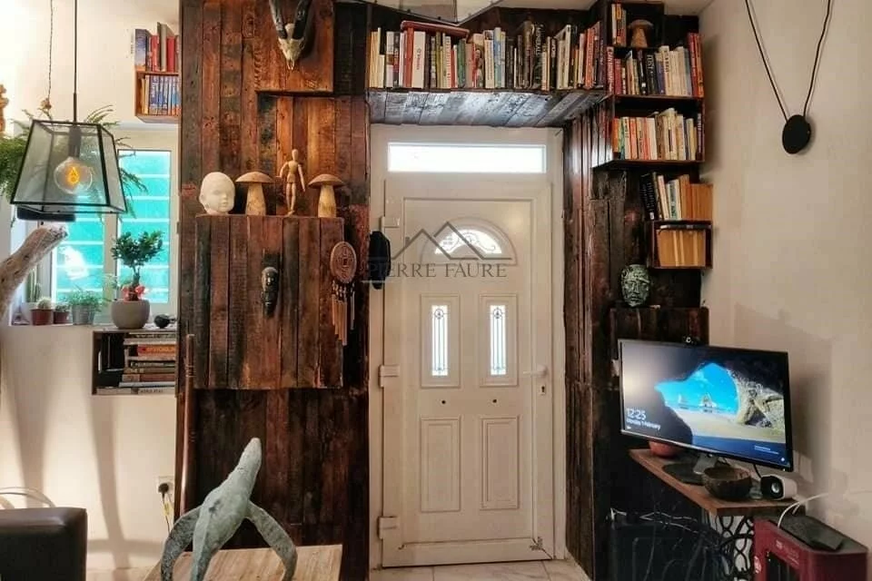 Entrance door to an unusual cottage in Malta