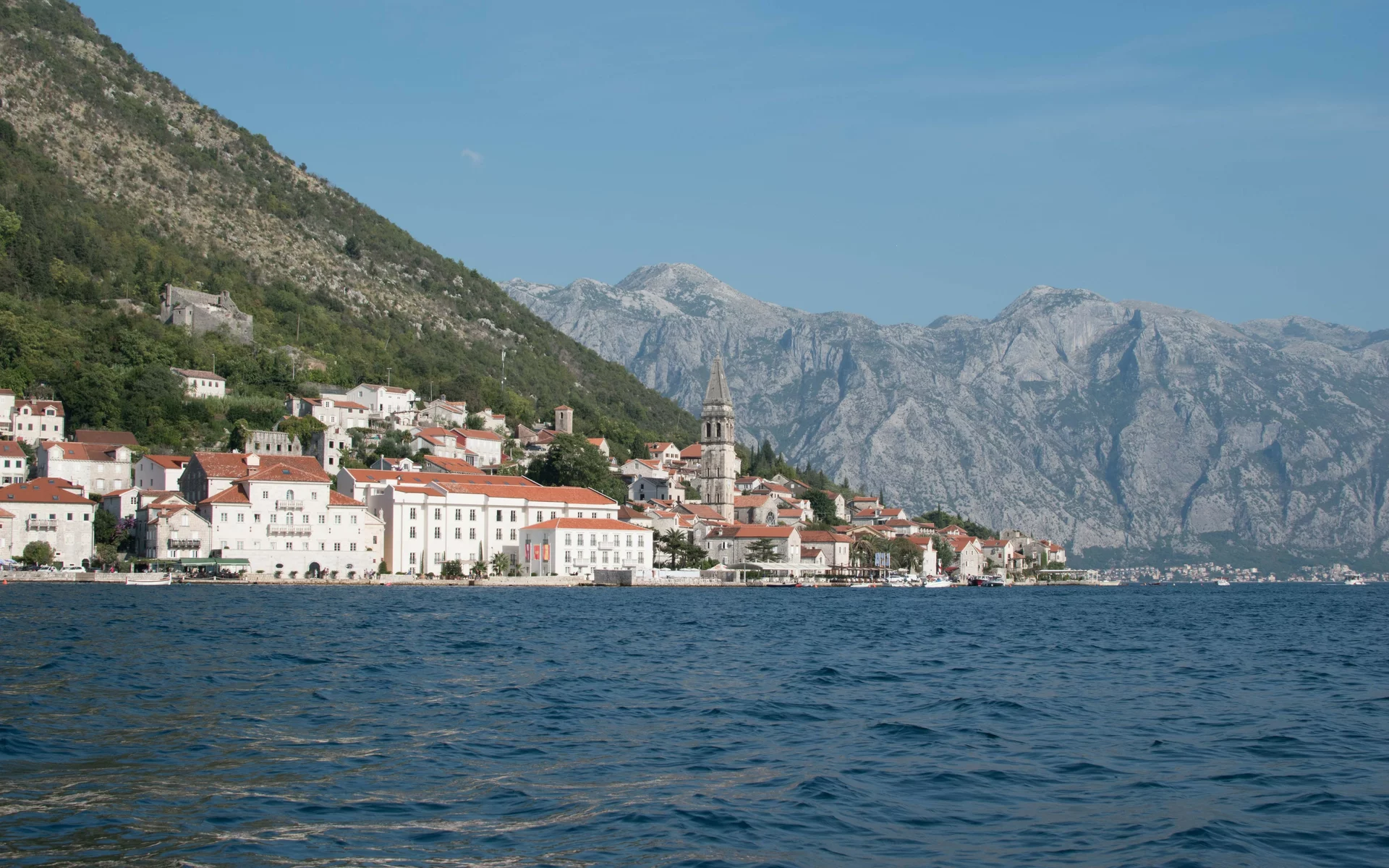 Черногория купить квартиру у моря майорка море
